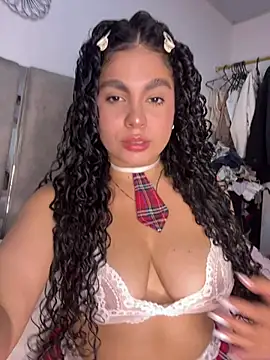 Yassy 11 online show from May 2026 07:02:02 PM