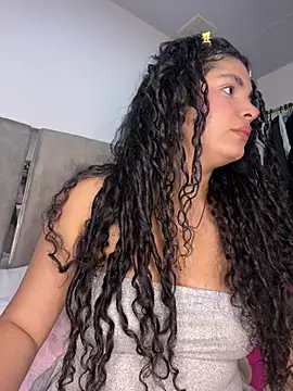 Yassy 11 online show from May 2026 11:02:01 PM
