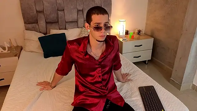 isaacblaze  online show from May 2026 03:56:02 AM