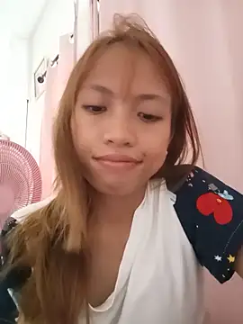 Snapshot of sweetpinayxxx chatting on June 2026 06:13:01 AM sweetpinayxxx online show from June 2026 06:13:01 AM