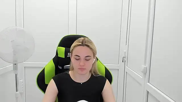 Emma starrs  online show from June 2026 09:48:01 AM
