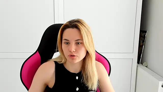 Emma starrs  online show from May 2026 07:19:02 AM