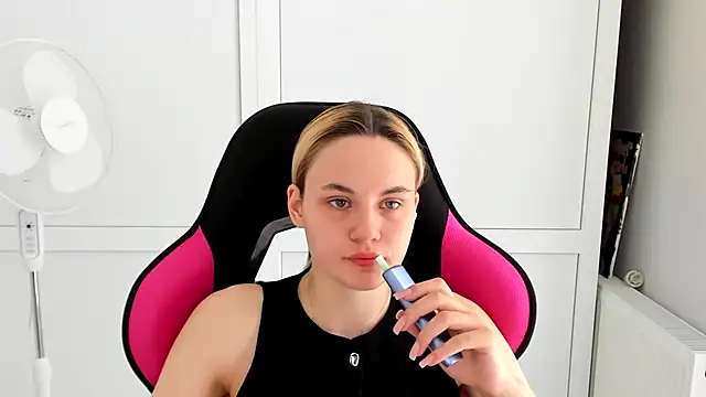 Emma starrs  online show from May 2026 10:13:01 AM