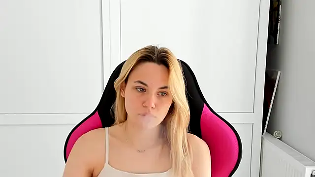 Emma starrs  online show from May 2026 09:04:02 AM