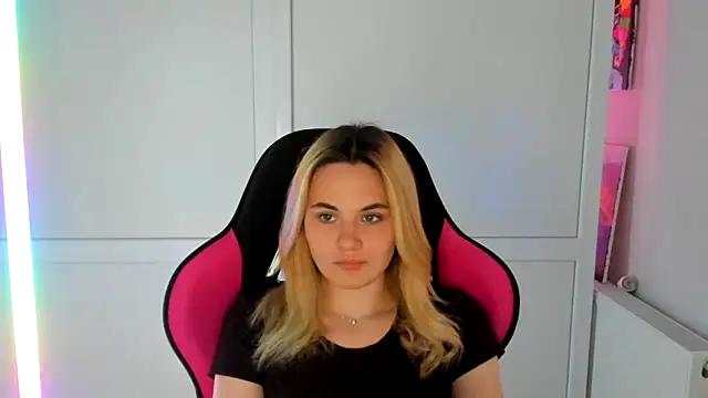 Emma starrs  online show from June 2026 06:35:02 PM