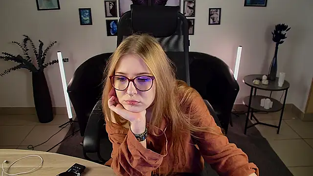 lanafitch online show from June 2026 10:27:01 AM