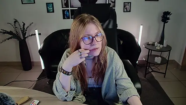 lanafitch online show from June 2026 01:27:01 PM
