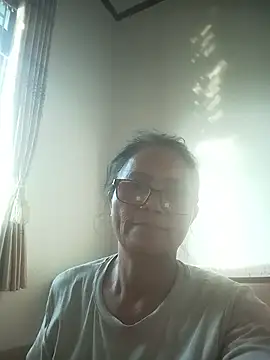 Vieekee online show from May 2026 10:00:02 AM