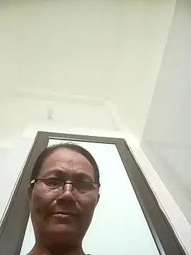 Vieekee online show from May 2026 04:44:02 AM