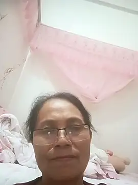 Vieekee online show from May 2026 02:02:01 PM