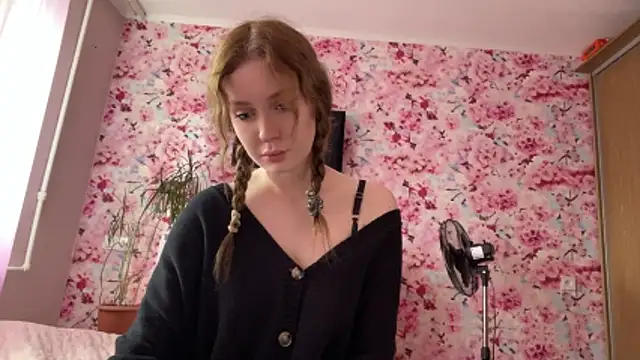 Snapshot of DaisyNoir_ chatting on May 2026 08:02:02 AM DaisyNoir online show from May 2026 08:02:02 AM