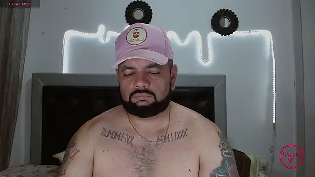 Snapshot of perverseveteranmanxxx chatting on November 2025 03:43:02 AM perverseveteranmanxxx online show from November 2025 03:43:02 AM