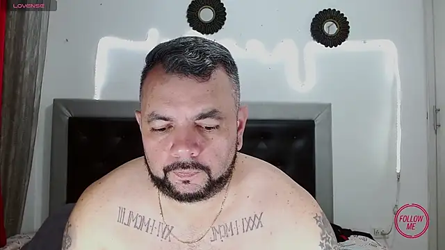 Snapshot of perverseveteranmanxxx chatting on October 2025 04:57:02 AM perverseveteranmanxxx online show from October 2025 04:57:02 AM