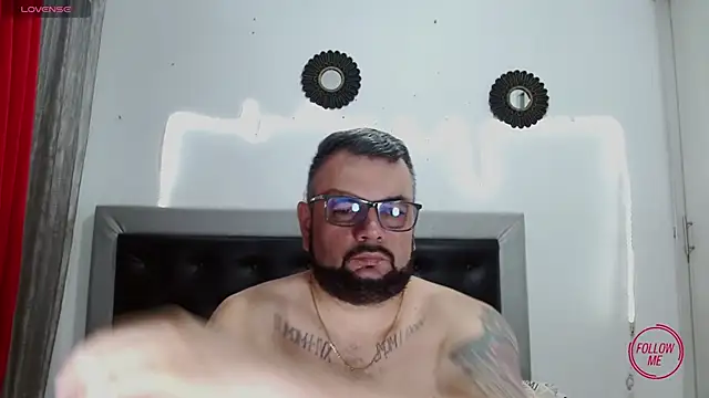 Snapshot of perverseveteranmanxxx chatting on November 2025 03:43:01 AM perverseveteranmanxxx online show from November 2025 03:43:01 AM