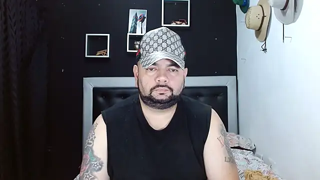 Snapshot of perverseveteranmanxxx chatting on February 2025 03:21:01 AM perverseveteranmanxxx online show from February 2025 03:21:01 AM