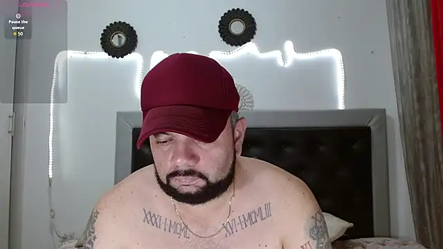 Snapshot of perverseveteranmanxxx chatting on November 2025 05:44:01 AM perverseveteranmanxxx online show from November 2025 05:44:01 AM