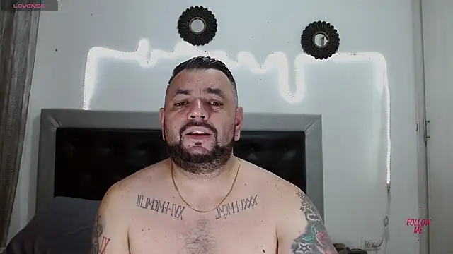 Snapshot of perverseveteranmanxxx chatting on October 2025 05:28:02 AM perverseveteranmanxxx online show from October 2025 05:28:02 AM