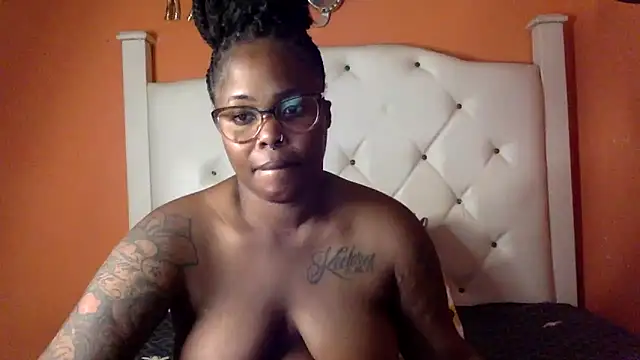 Snapshot of creamyamber chatting on March 2025 07:35:02 PM creamyamber online show from March 2025 07:35:02 PM