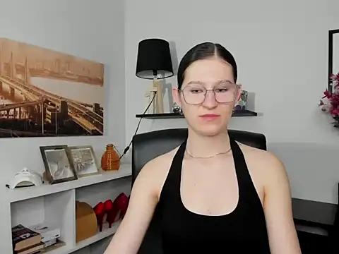 selenaprive online show from May 2026 05:37:02 AM