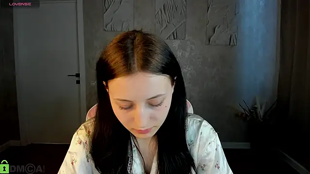 Tracey Gill online show from May 2026 01:00:02 AM
