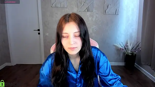 Tracey Gill online show from June 2026 01:17:02 AM