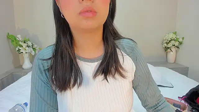Snapshot of thamiina__ chatting on June 2026 07:01:02 PM thamiina online show from June 2026 07:01:02 PM