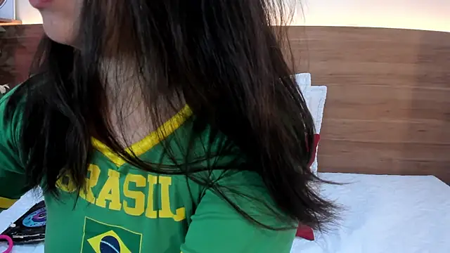 Snapshot of thamiina__ chatting on June 2026 11:41:01 AM thamiina online show from June 2026 11:41:01 AM