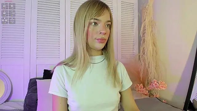 Snapshot of akemi__ chatting on June 2026 03:42:01 PM akemi online show from June 2026 03:42:01 PM