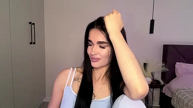 Snapshot of KarieEgge chatting on May 2026 01:06:01 PM KarieEgge online show from May 2026 01:06:01 PM