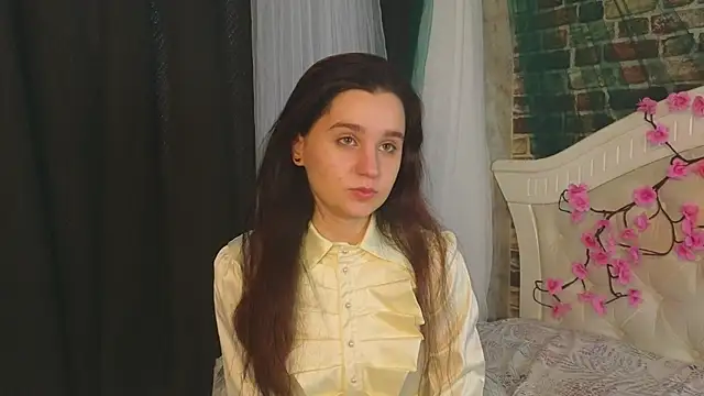Snapshot of ReynaEdge chatting on May 2026 07:38:01 AM ReynaEdge online show from May 2026 07:38:01 AM