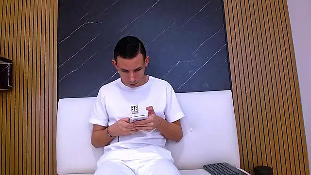 Isak Berekoa online show from June 2026 11:05:01 AM