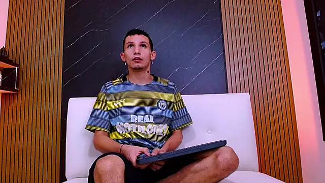 Isak Berekoa online show from June 2026 11:00:01 AM