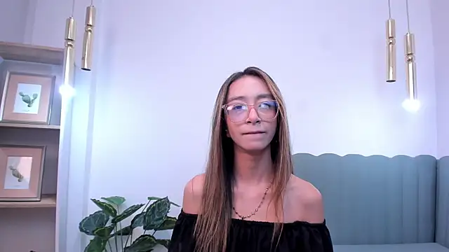 HannaCarttier  online show from June 2026 12:11:02 PM