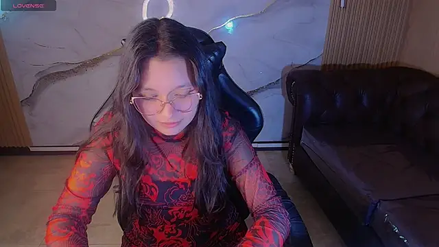 HoneyDoll tf online show from May 2026 01:17:02 PM