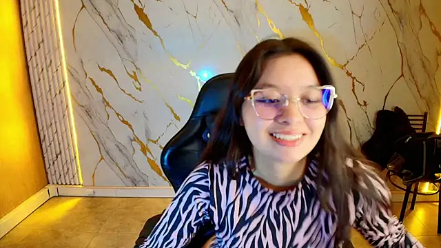 HoneyDoll tf online show from May 2026 12:59:02 PM