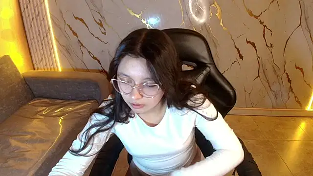 HoneyDoll tf online show from June 2026 01:11:01 PM