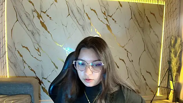 HoneyDoll tf online show from May 2026 12:46:01 PM