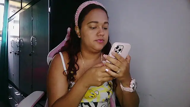 saramichell445734 online show from May 2026 12:36:01 PM