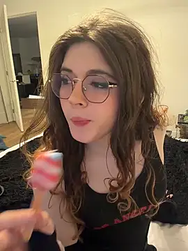 cutypiefull online show from May 2026 01:00:02 AM