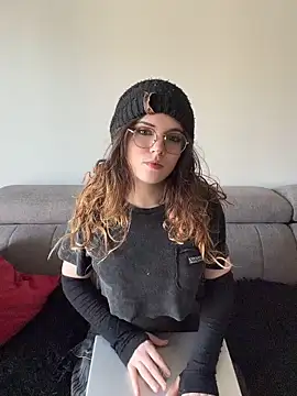 cutypiefull online show from May 2026 10:38:01 PM