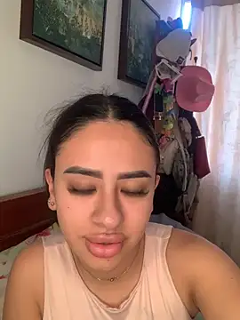 Snapshot of Sweet1_Treat chatting on June 2026 10:48:01 PM Sweet1 Treat online show from June 2026 10:48:01 PM