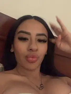 Snapshot of Sweet1_Treat chatting on May 2026 10:47:02 AM Sweet1 Treat online show from May 2026 10:47:02 AM