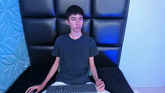 LittleNerd18 online show from May 2026 02:52:01 AM