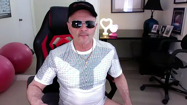 Snapshot of hotdadbod chatting on March 2025 08:32:02 PM hotdadbod online show from March 2025 08:32:02 PM