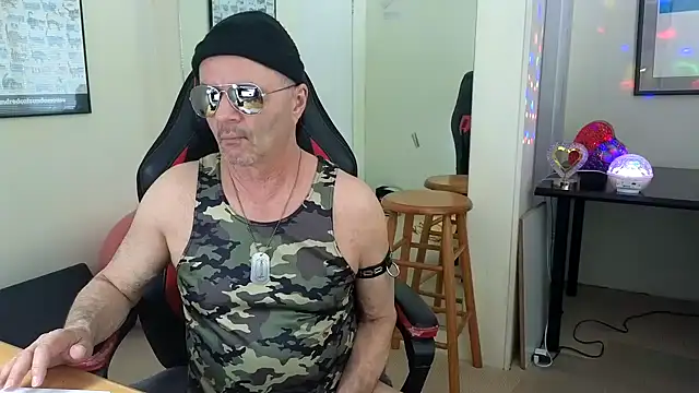 Snapshot of hotdadbod chatting on March 2025 08:40:02 PM hotdadbod online show from March 2025 08:40:02 PM