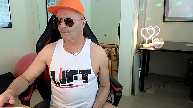 Snapshot of hotdadbod chatting on February 2025 09:35:02 PM hotdadbod online show from February 2025 09:35:02 PM