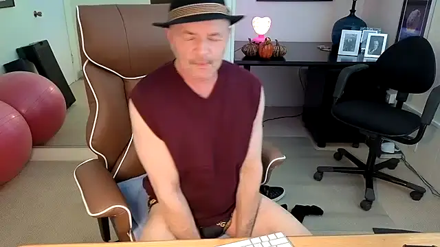 Snapshot of hotdadbod chatting on November 2025 09:41:01 PM hotdadbod online show from November 2025 09:41:01 PM