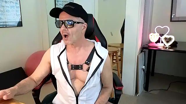 Snapshot of hotdadbod chatting on February 2025 09:19:01 PM hotdadbod online show from February 2025 09:19:01 PM