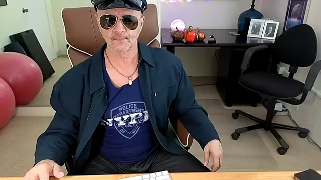 Snapshot of hotdadbod chatting on October 2025 08:38:01 PM hotdadbod online show from October 2025 08:38:01 PM