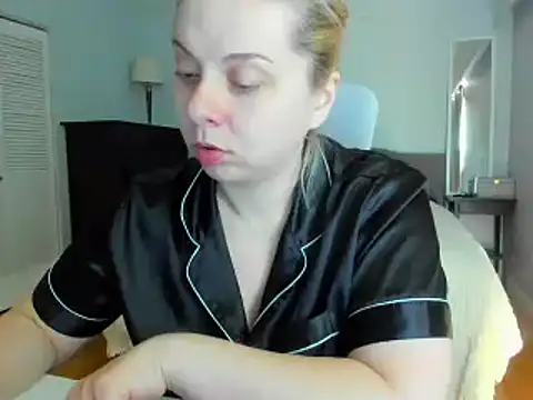 Laviora online show from June 2026 08:41:01 PM
